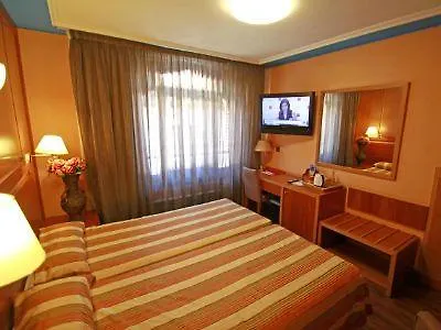 Ξενοδοχείο Paris Centro 2*